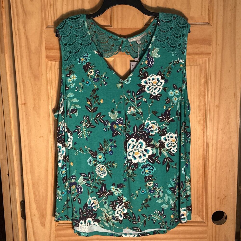 Daniel Rainn Size 3x Sleeveless Green Tank Crochet Trim Floral Print NWT
